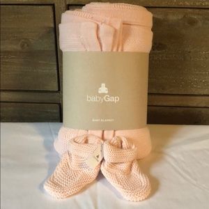 Gap baby blanket and booties